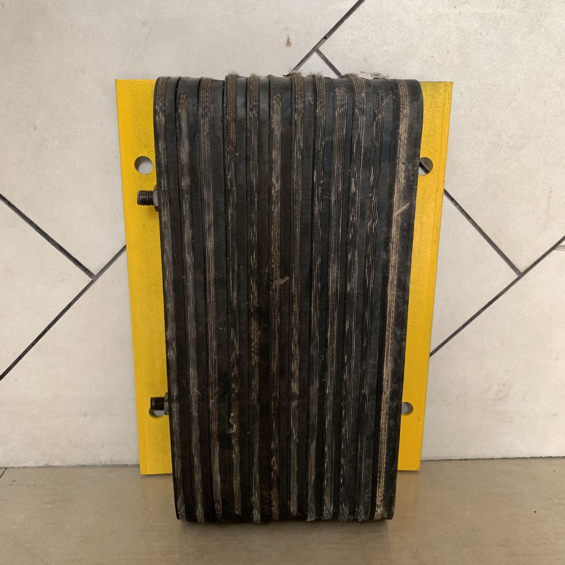 防撞橡胶块 角铁防撞块 卸货平台防撞块 仓库码头防撞块 护墙块