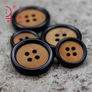 现货天然小细边四眼黑牛角纽扣 男士衬衫扣西装扣裤子外套大衣扣-阿里