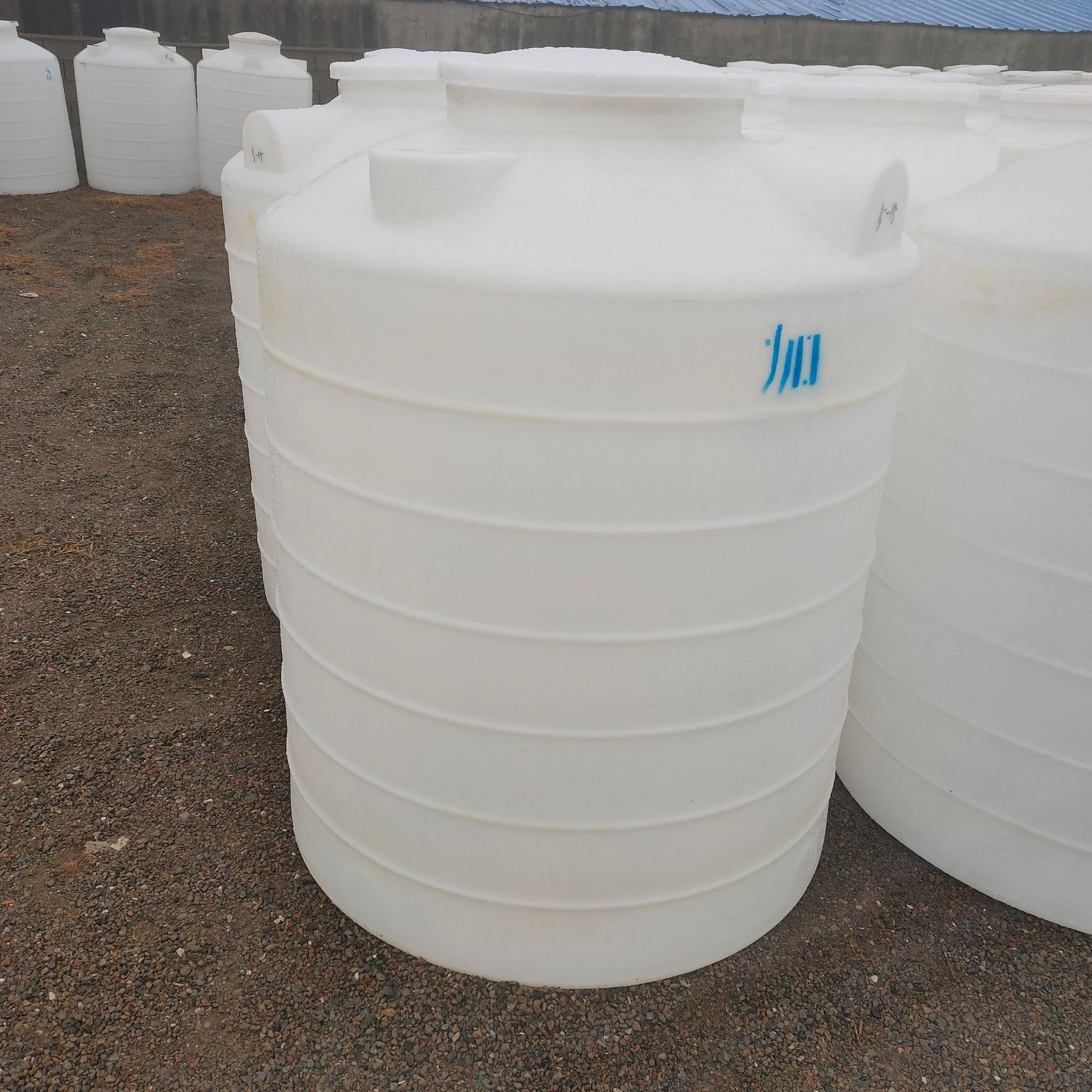 1t一吨塑料立式水塔塑料大白桶储水圆桶室外水罐车间周转桶化工桶