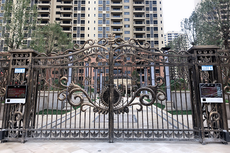 厂家直销定制 欧式铁艺公司大门 锻打小区入口双开门 花园铁艺门