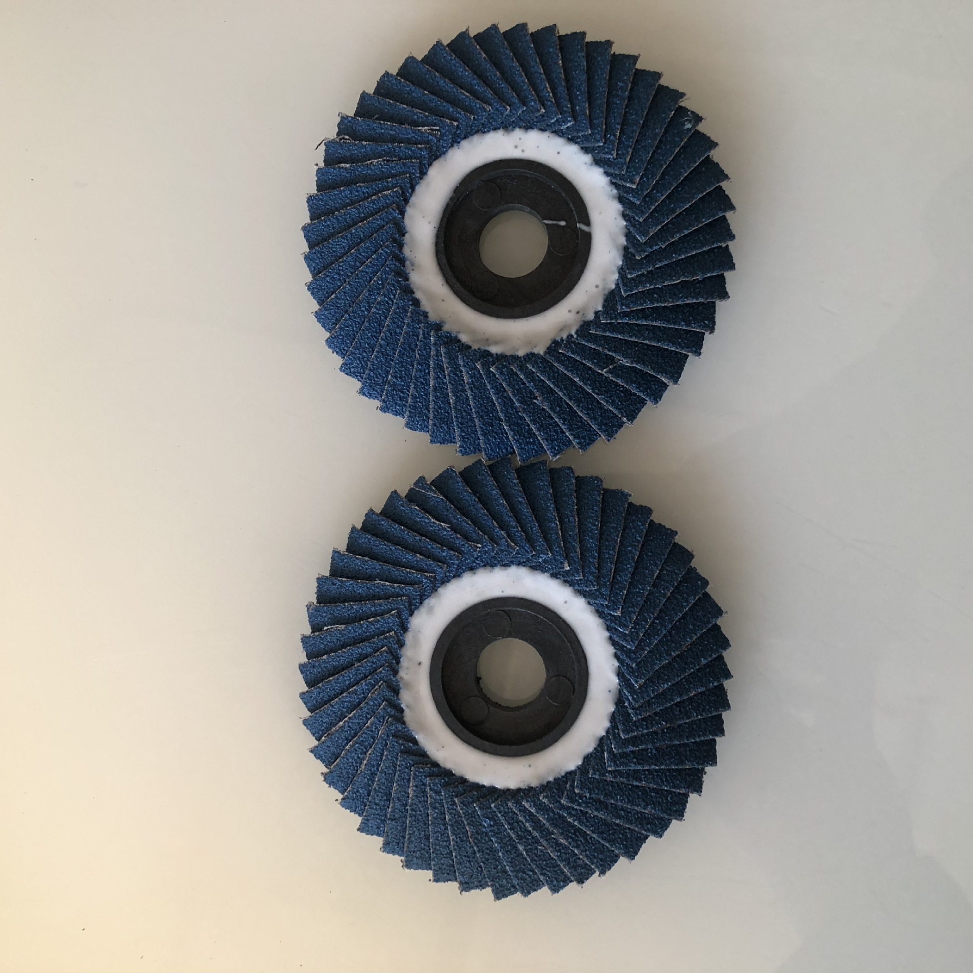 百叶轮 煅烧黑砂100型百叶轮厂家批发 金属木材用打磨除锈