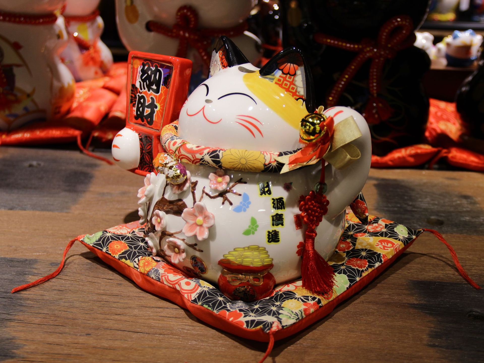 新款福缘猫8寸纳财陶瓷招财猫存钱罐樱花猫家居摆件礼品86971