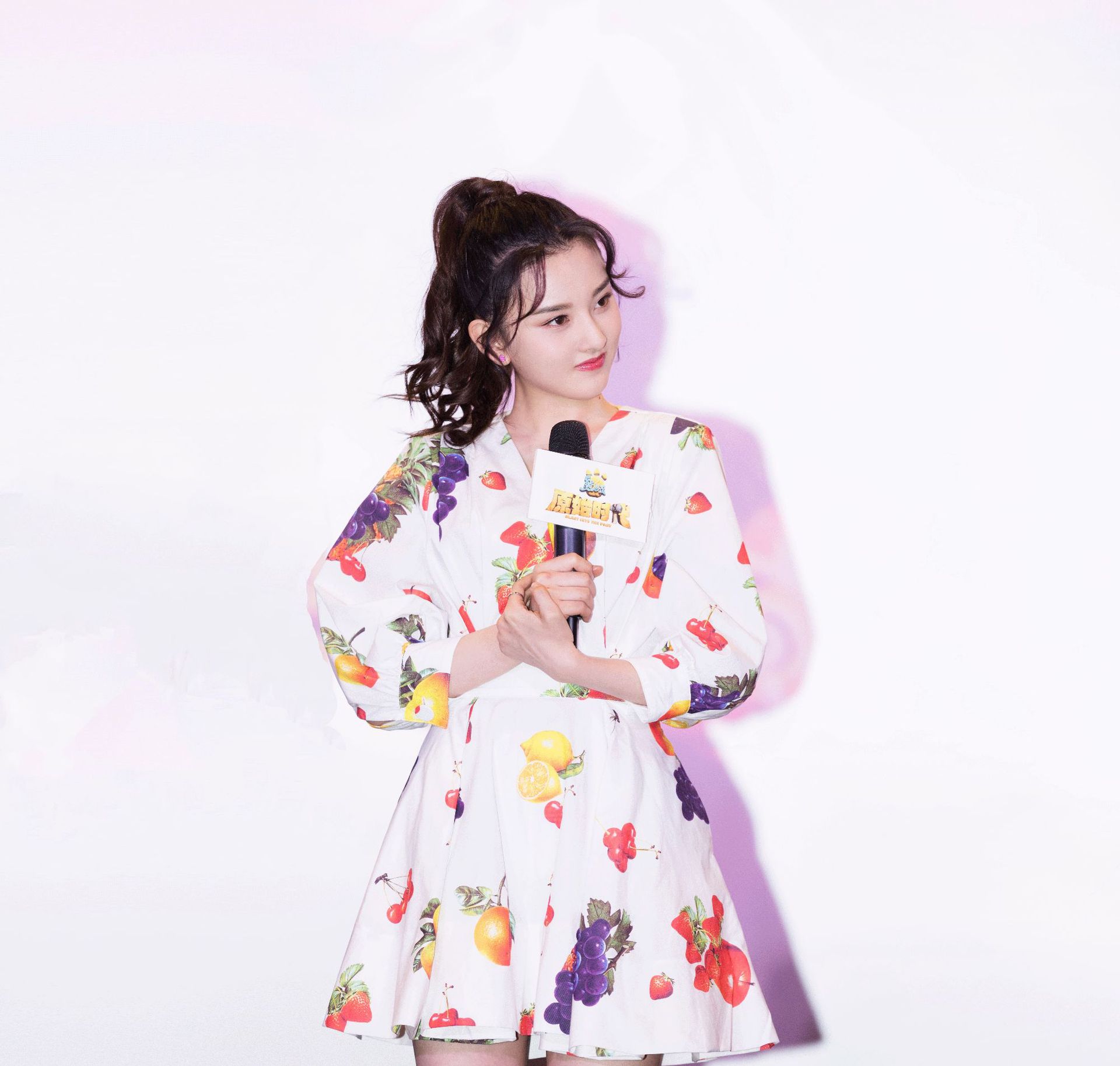 宋祖儿明星同款v领水果印花气质显瘦长袖a字连衣裙2019春季新韩版