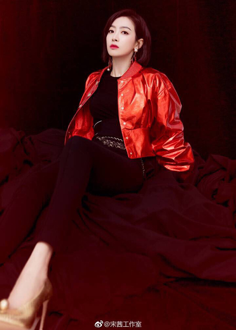 2020新款明星宋茜同款漆皮皮衣女短款机车款亮面皮夹克宽松套装