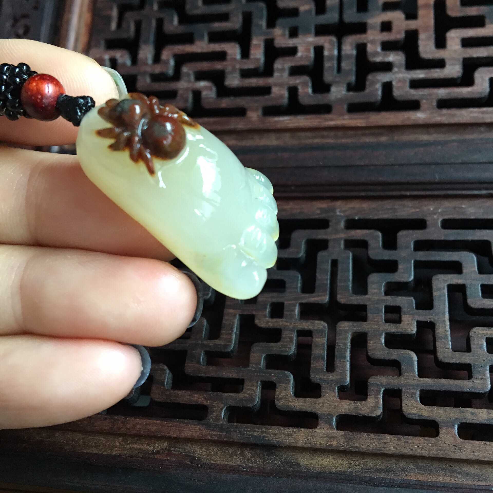 供应珠宝玉器黄龙玉知足常乐吊坠时尚玉脚丫挂件毛衣链