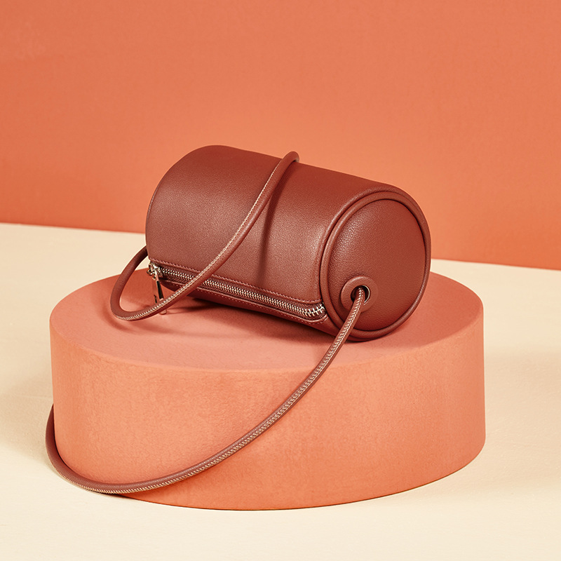 真皮女包2020夏季新款澳洲小众圆筒单肩斜跨包迷你简约时尚枕头包