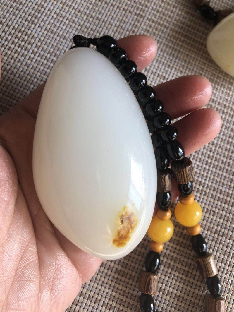 阿富汗玉石手把件籽料随形手玩件带皮色男士把件白玉石裸石手把件