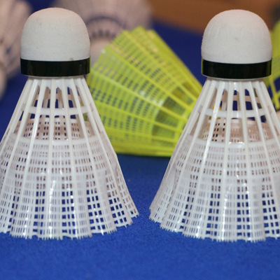 百赞飞行稳定泡沫球头 全圆室内外娱乐尼龙羽毛球12只装厂家批发