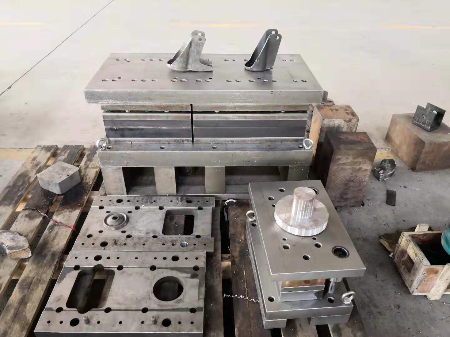 数控冲床脚轮模具金属五金冲压成型模具钣金级进连续模具加工定做