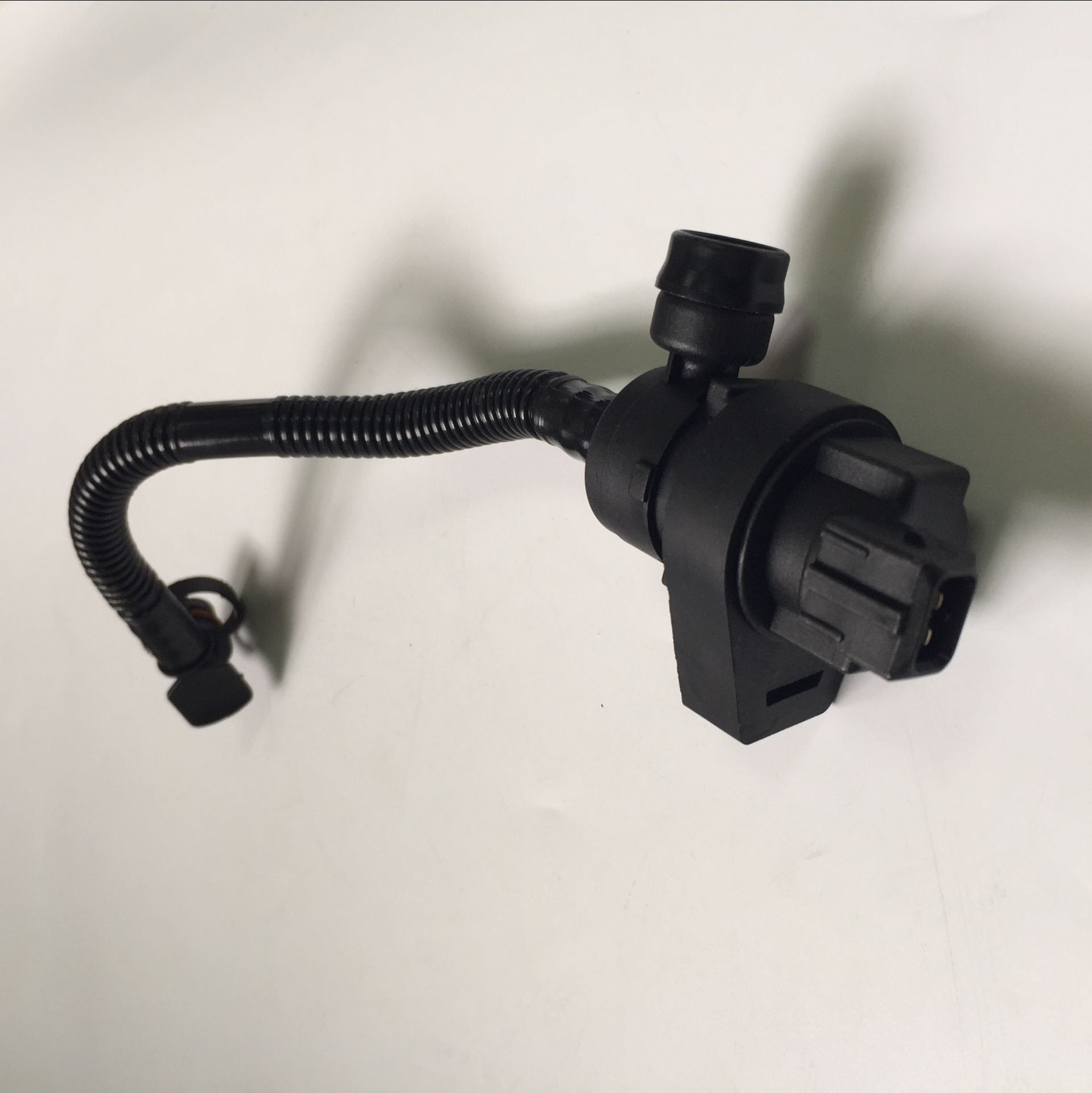 现货供应适用宝马配件碳罐电磁阀通气阀排气阀x5oe1390 7537 113