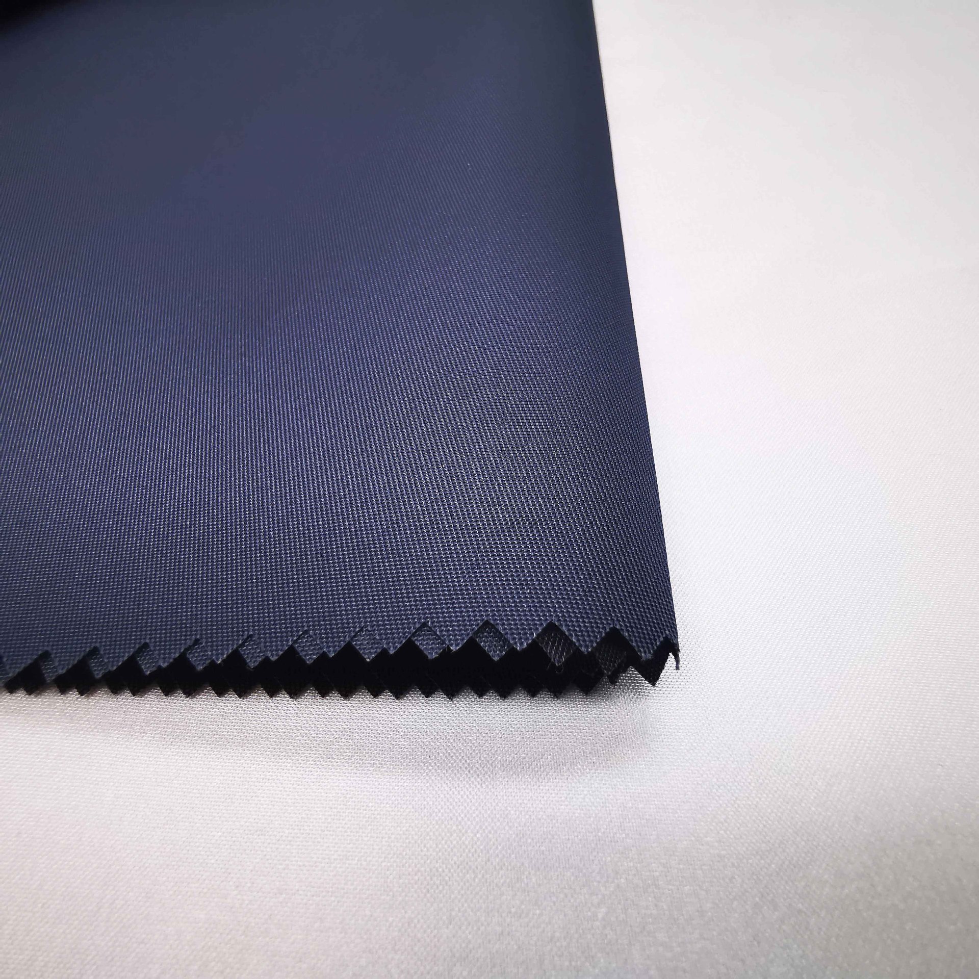 【厂家直销】272t 2/2斜尼龙 涂层 羽绒服棉服 户外服面料防绒