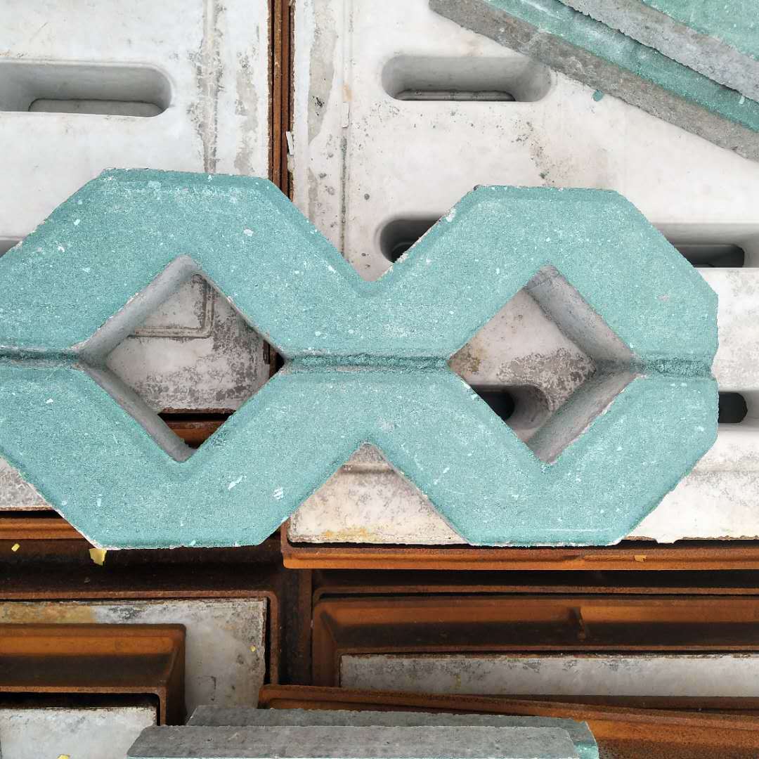 厂家直销多规格草坪铺垫八字砖  提供现货