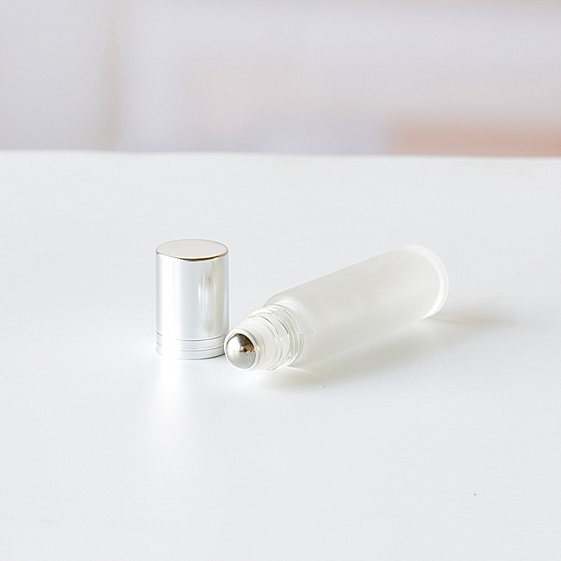 现货供应10ml玻璃滚珠瓶蓝色蒙砂玻璃走珠瓶透明茶色化妆品分装瓶