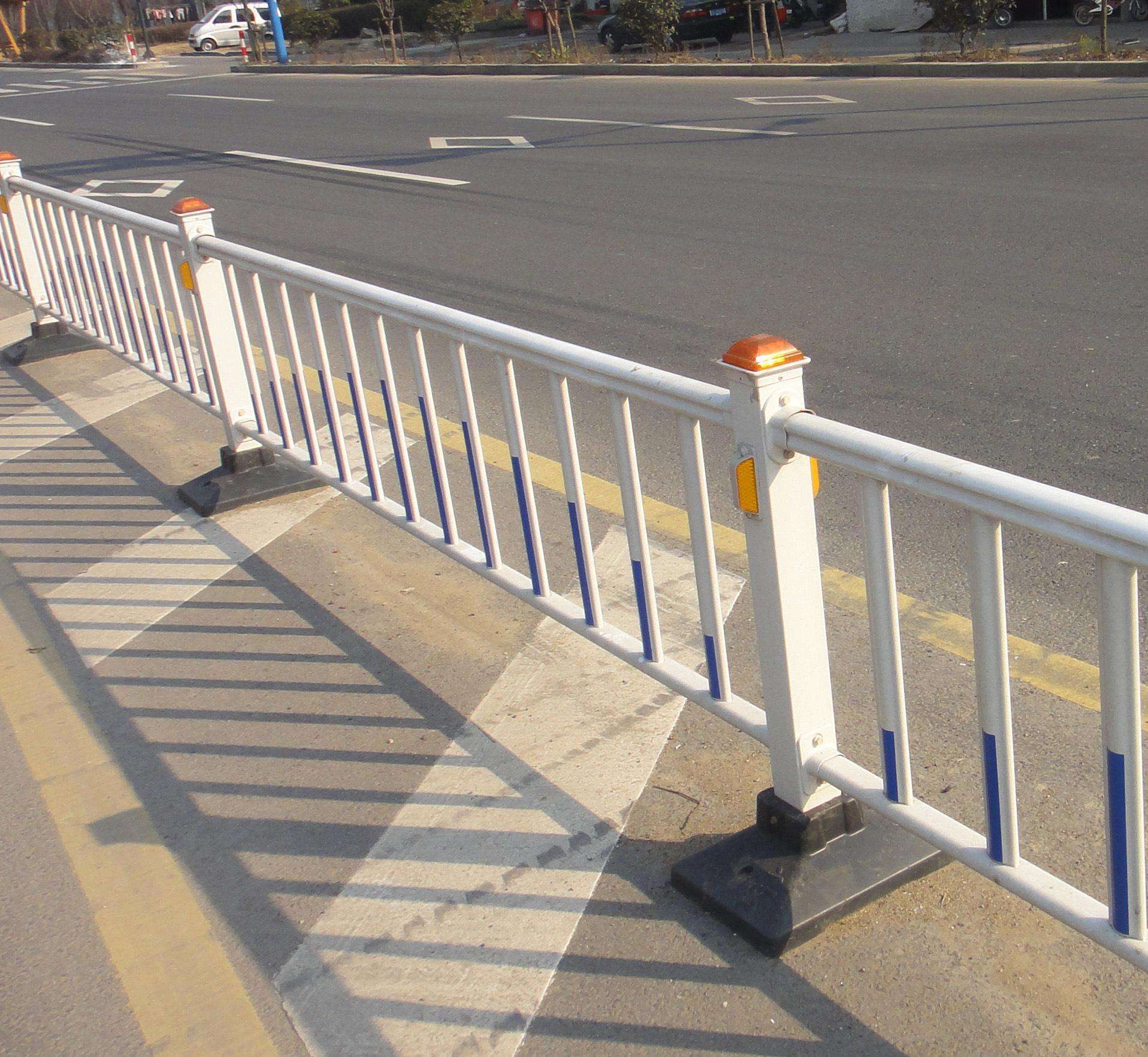 现货供应市政护栏公路交通防撞护栏 人行道路隔离防护栏厂家直销