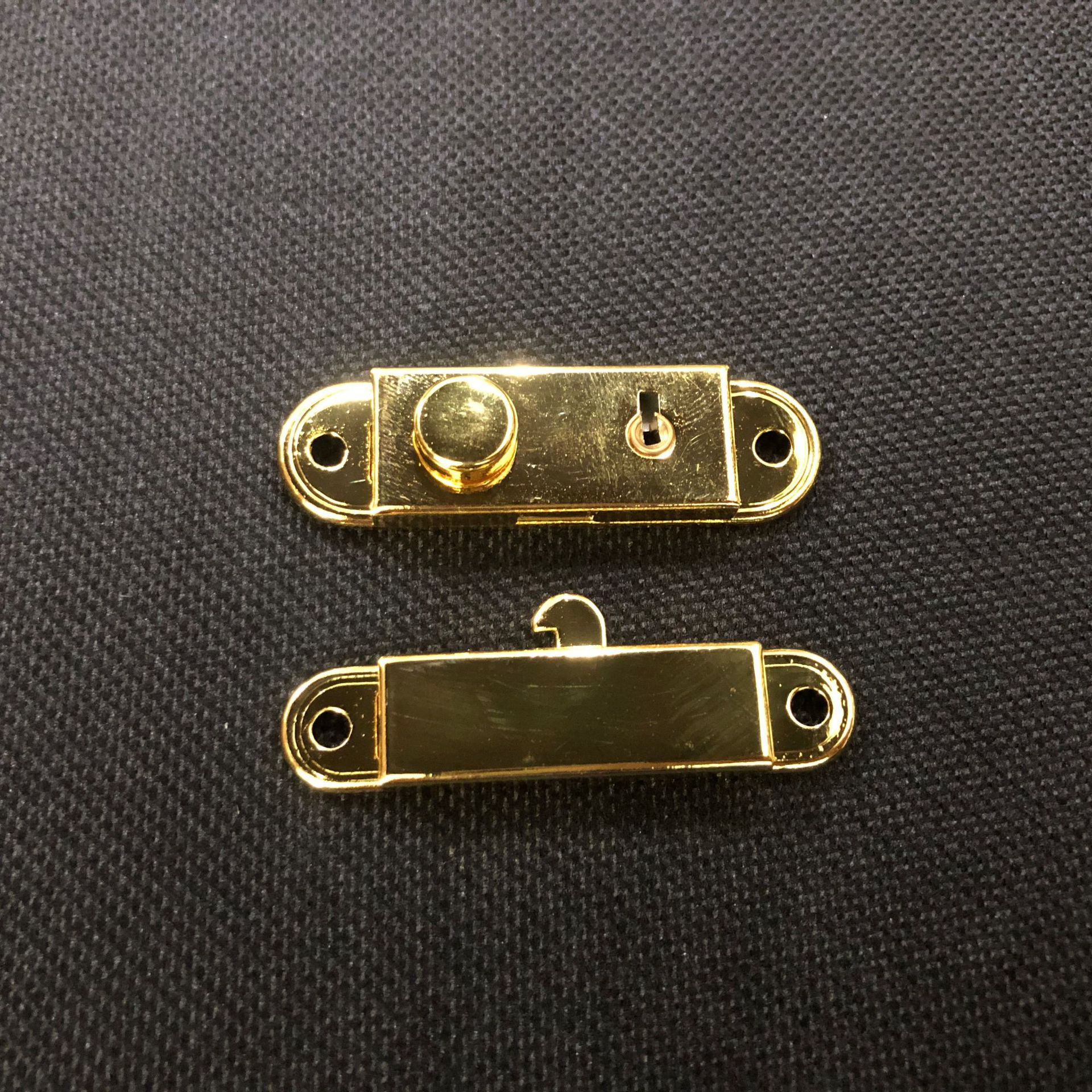 佛山工厂直销木盒锁扣 金色带钥匙锁扣 木盒上螺丝锁扣锌合金插扣