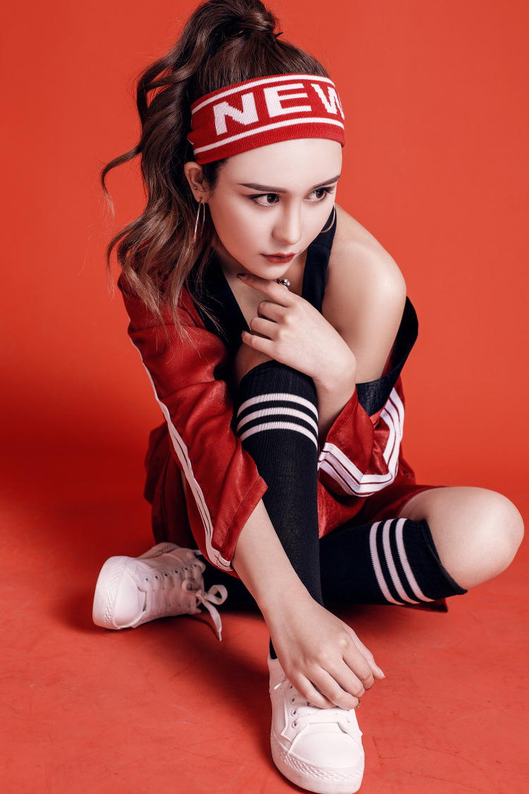 影楼主题服装2019新款 个性女孩写真 时尚嘻哈艺术照拍照摄影服饰