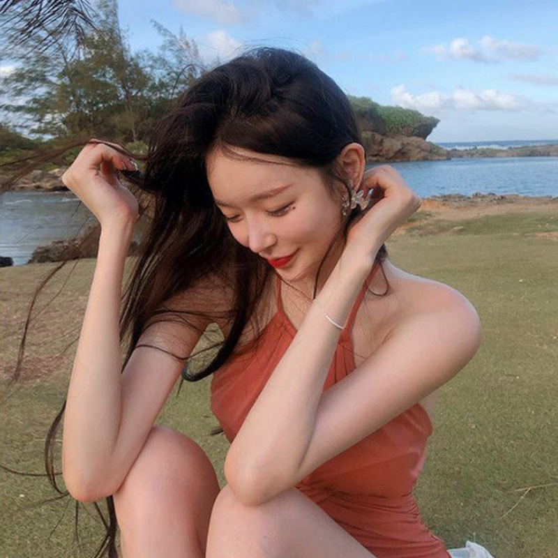 2020新款性感低胸挂脖连体式比基尼泳衣女