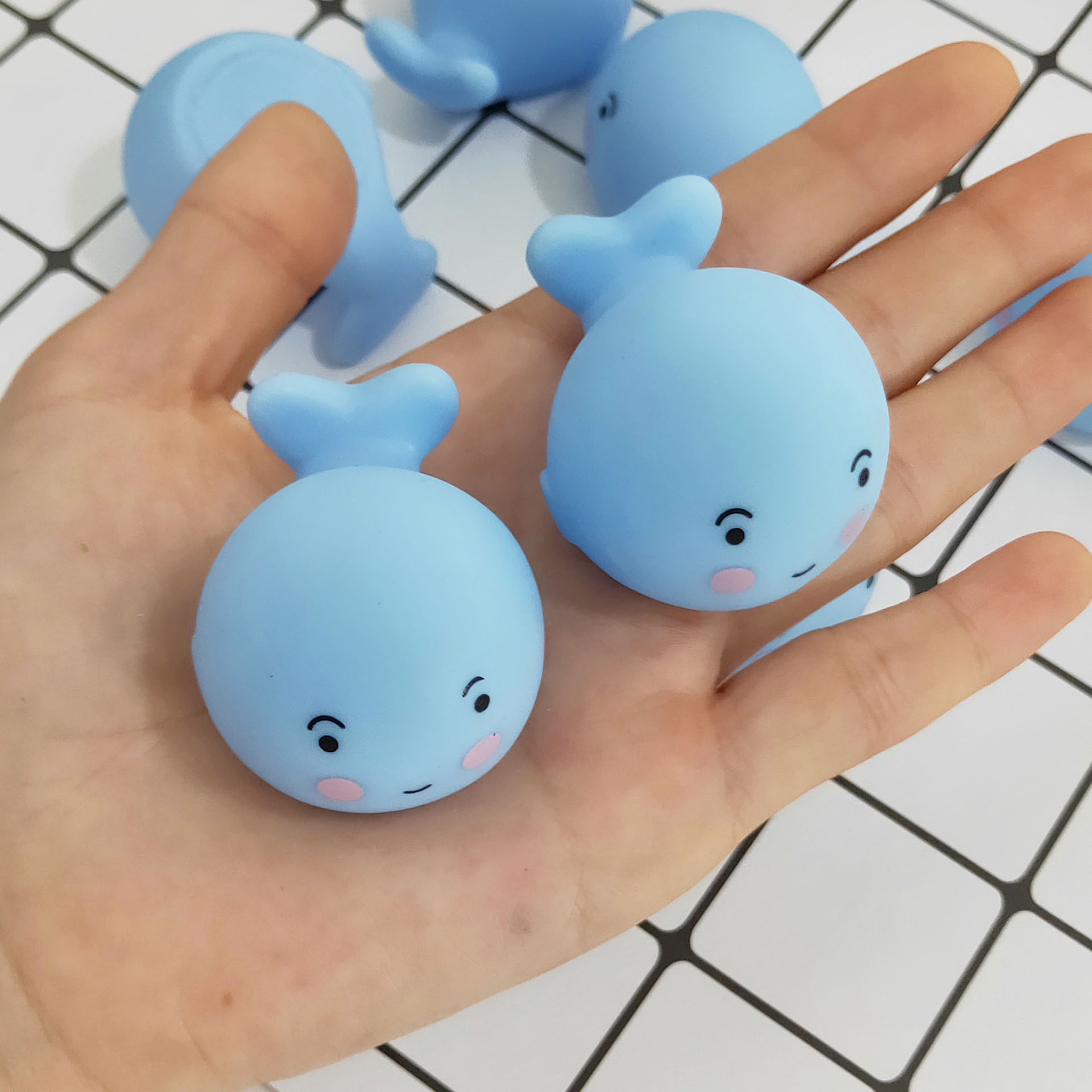 卡通可爱小鲸鱼玩具发泄猪整人小鲸鱼捏捏乐捏捏叫减压发泄玩具