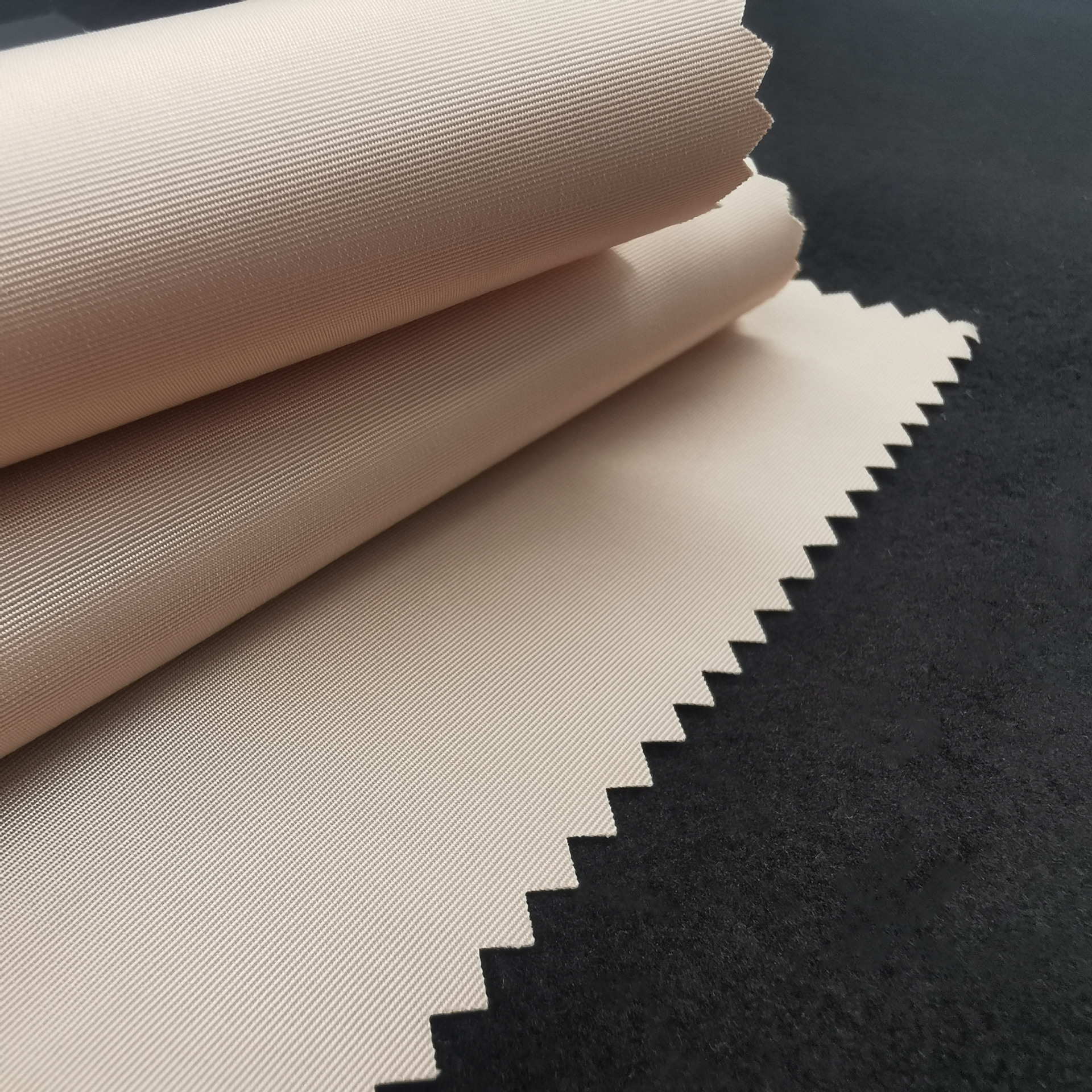 【厂家直销】三纬纺记忆 防绒涂白户外服冲锋衣面料