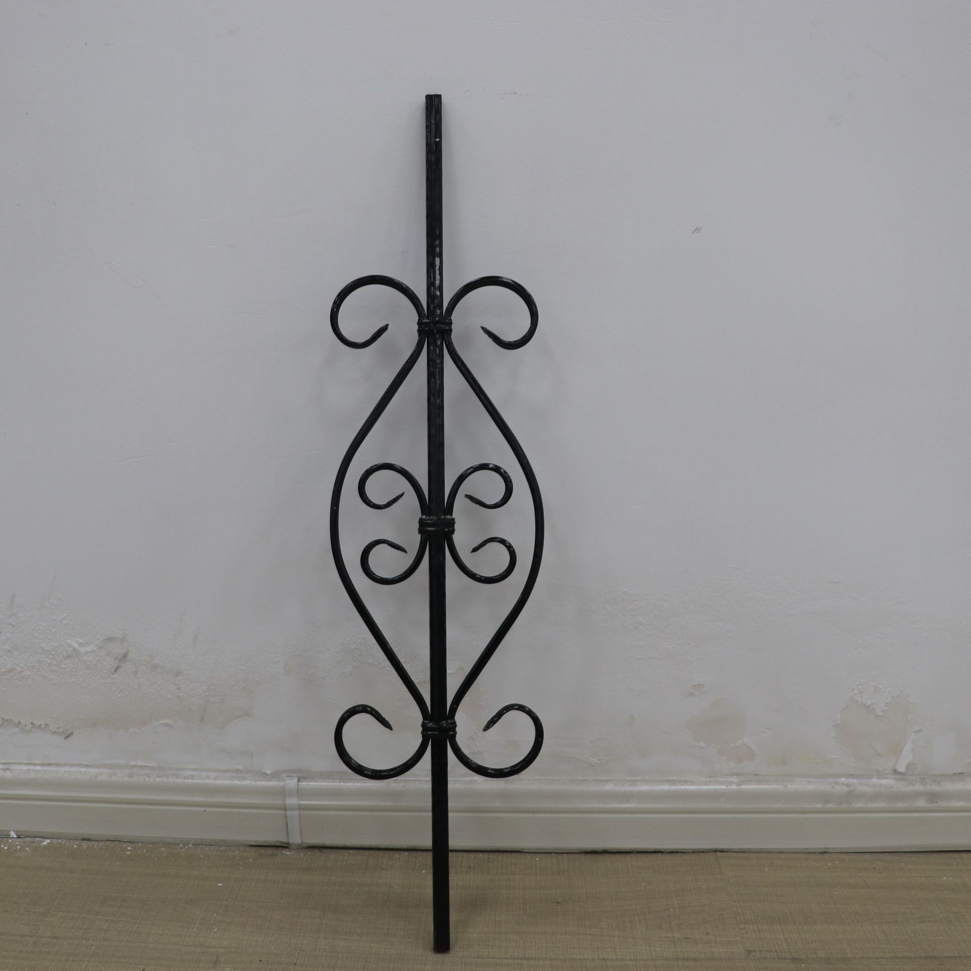 广西 锻打铁艺楼梯花 s型梯花 立杆 可定制别墅楼梯 阳台配件