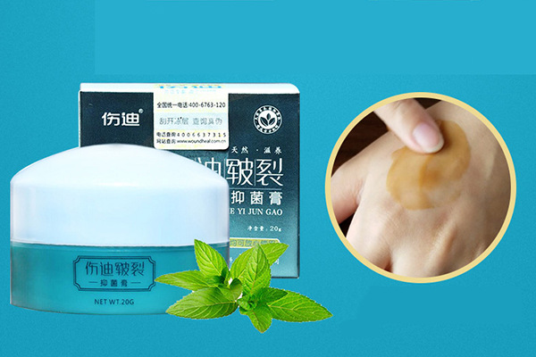 伤迪皲裂膏修复脚后跟干裂,警惕四大因素预防复发