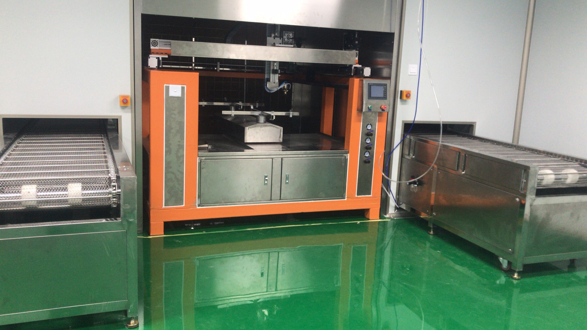 惠州2盘数控喷油机无尘喷涂_中山五金塑料喷涂机_五轴往复喷漆机