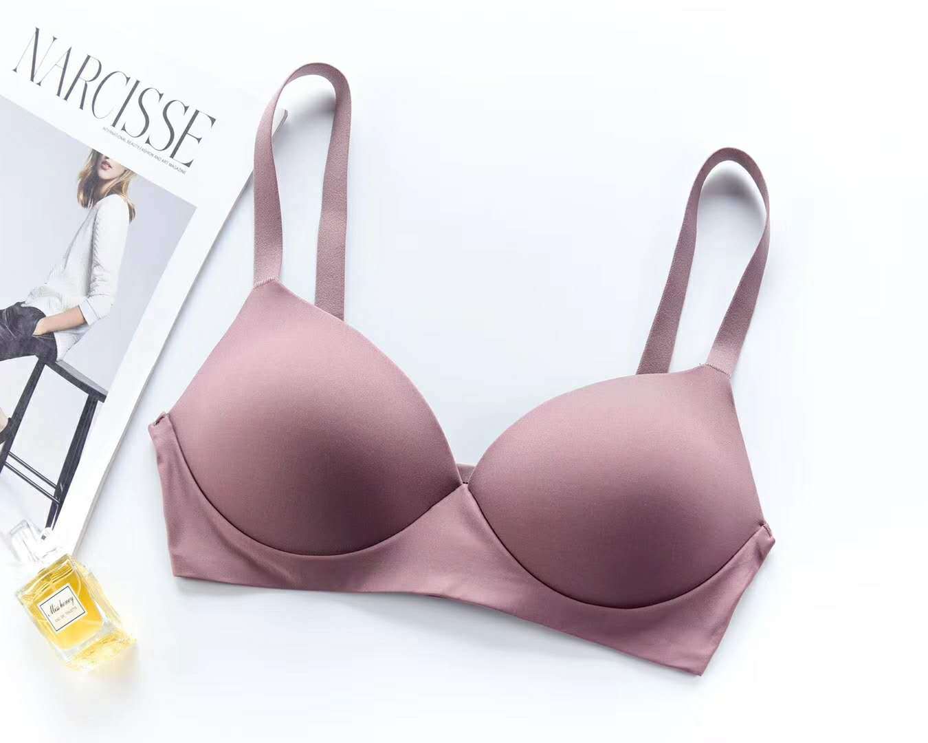日系背心式无钢圈超薄款光面文胸一片式无痕减压裸感胸罩大码内衣