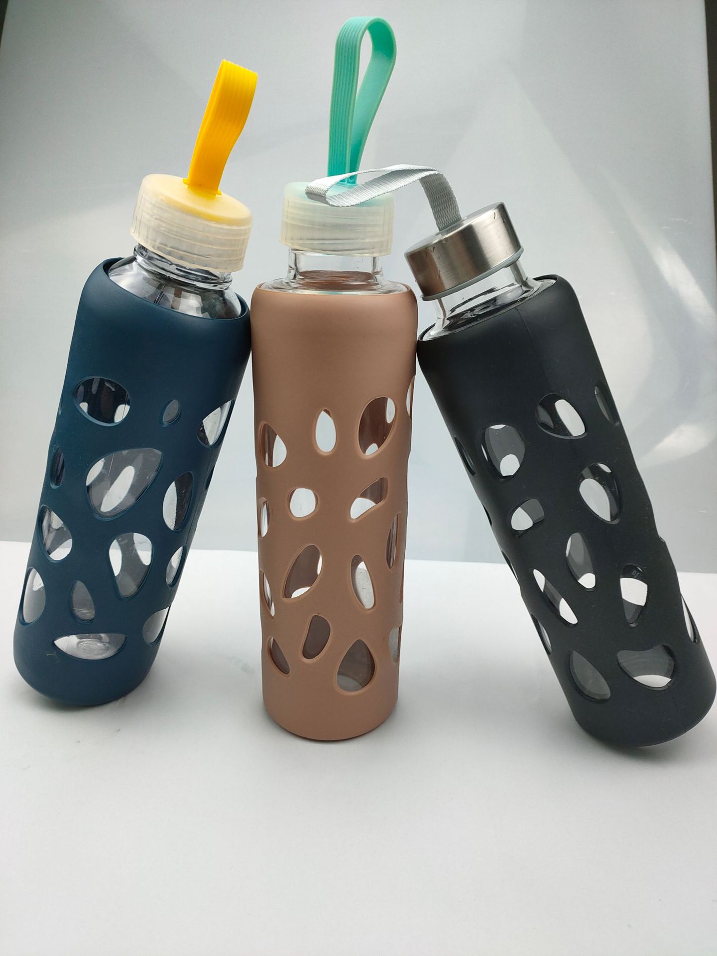 创意商品硅胶产品定制加工水杯套镂空水滴全包套防摔