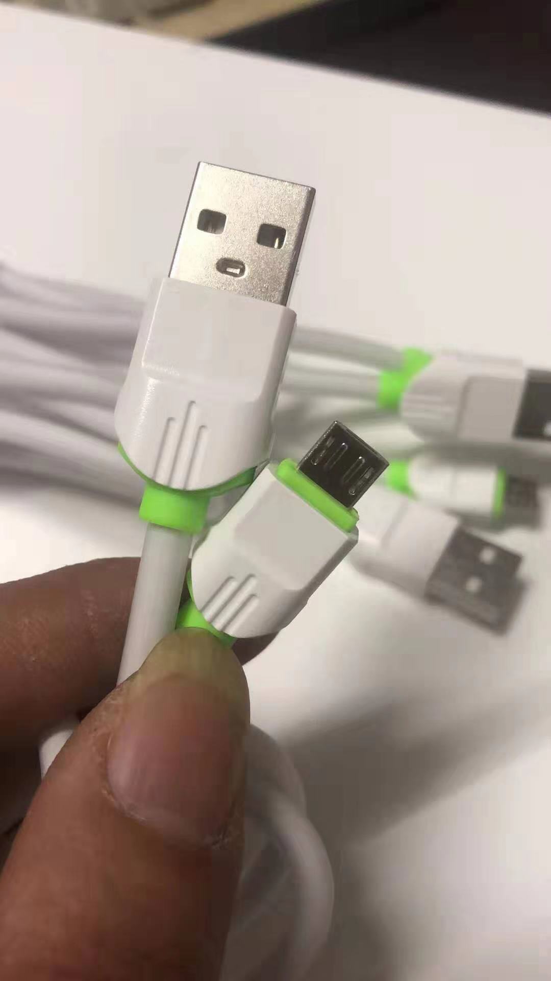 工厂2019新品tpe高弹数据线圆线扁线过2a适用安卓充电线数据