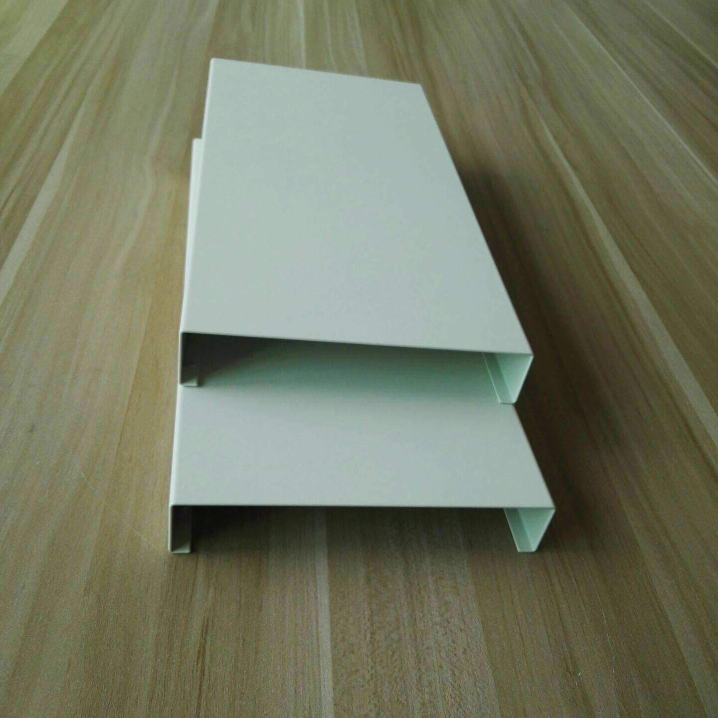 滚涂哑光条形铝扣板  滚涂白色条型铝条板  加油站高边条扣板