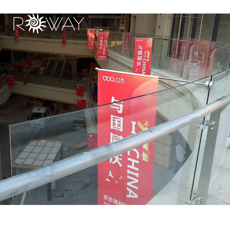 生产供应商场侧旗 商场走廊玻璃旗杆 玻璃栏杆卡画吊旗杆玻璃卡件
