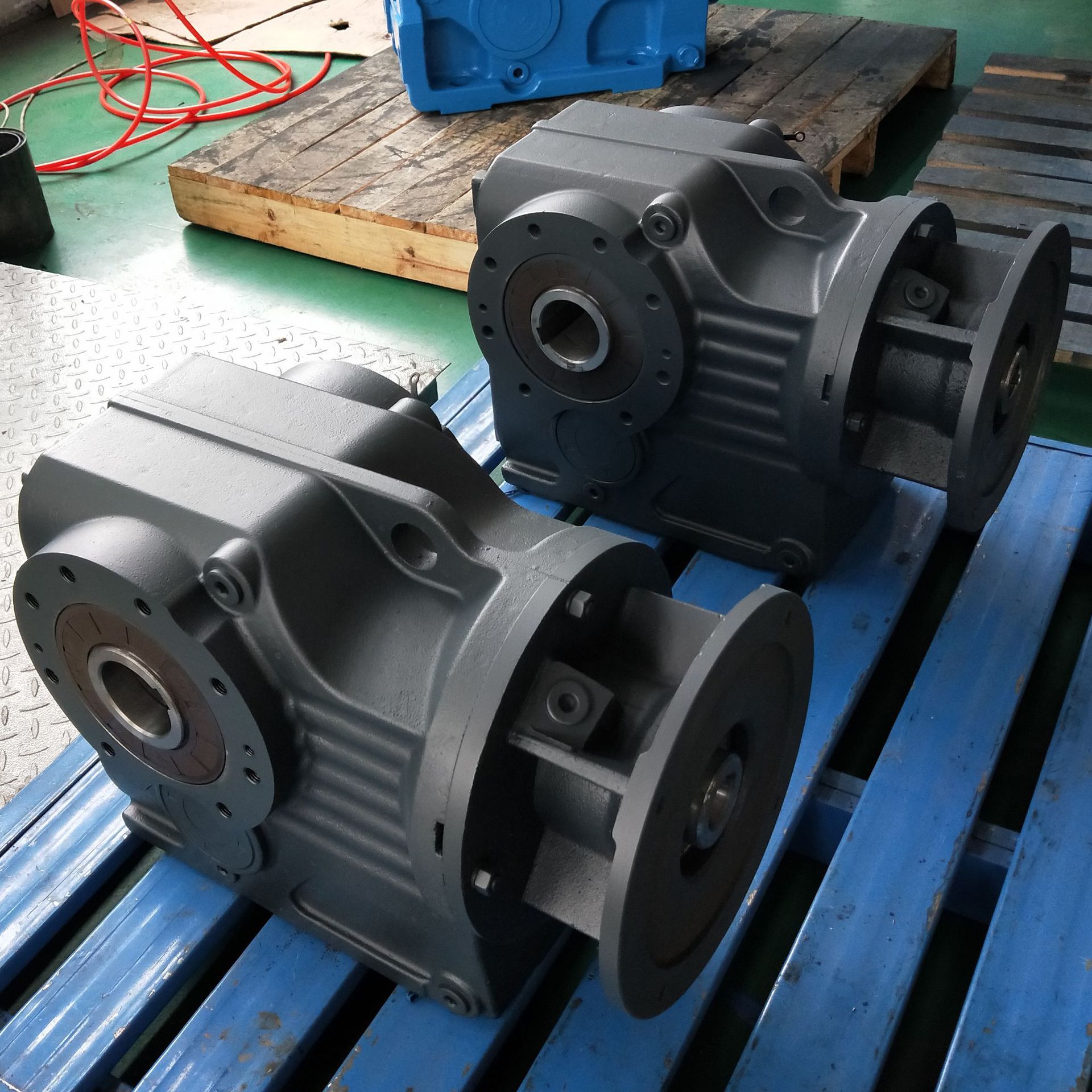 一藤减速机 厂家现货供应 ka87硬齿面减速机 螺旋伞齿轮箱减速机-阿里