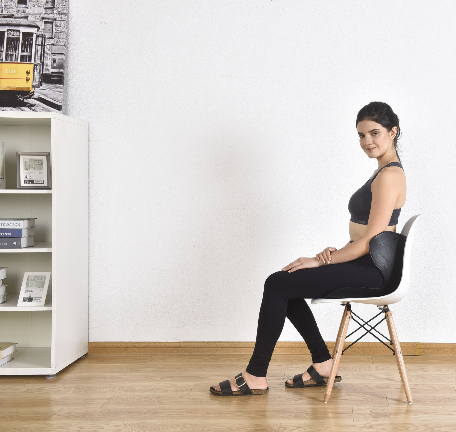 日本正品矫正坐姿防驼背脊椎护腰美臀花瓣坐垫提臀办公室久坐神器