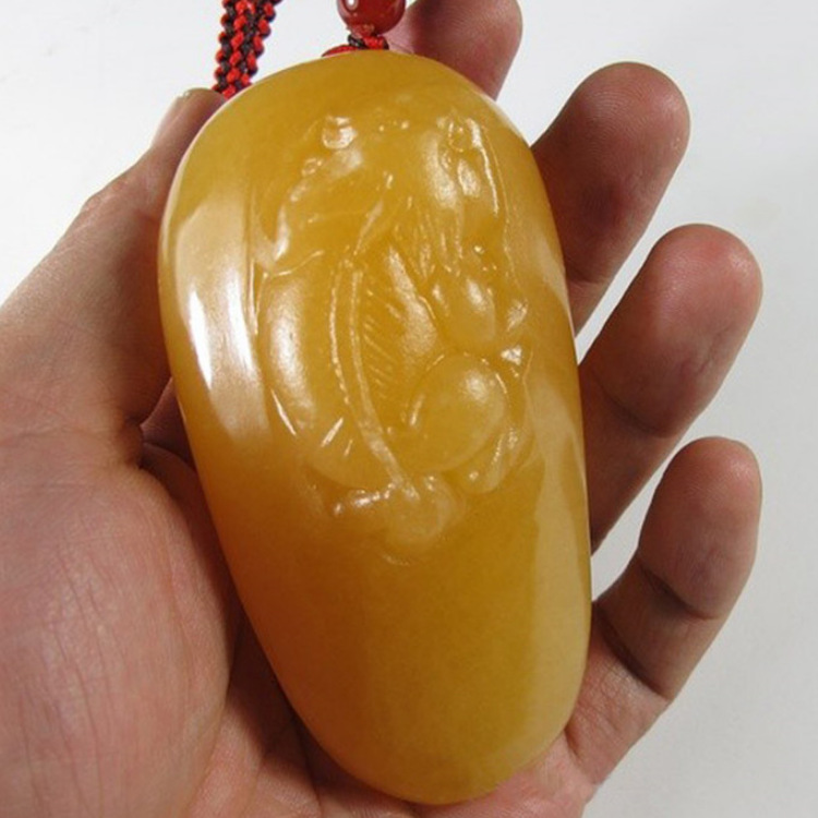 天然玉石米黄玉貔貅手把件批发黄龙玉原石随型招财辟邪貔貅手玩件