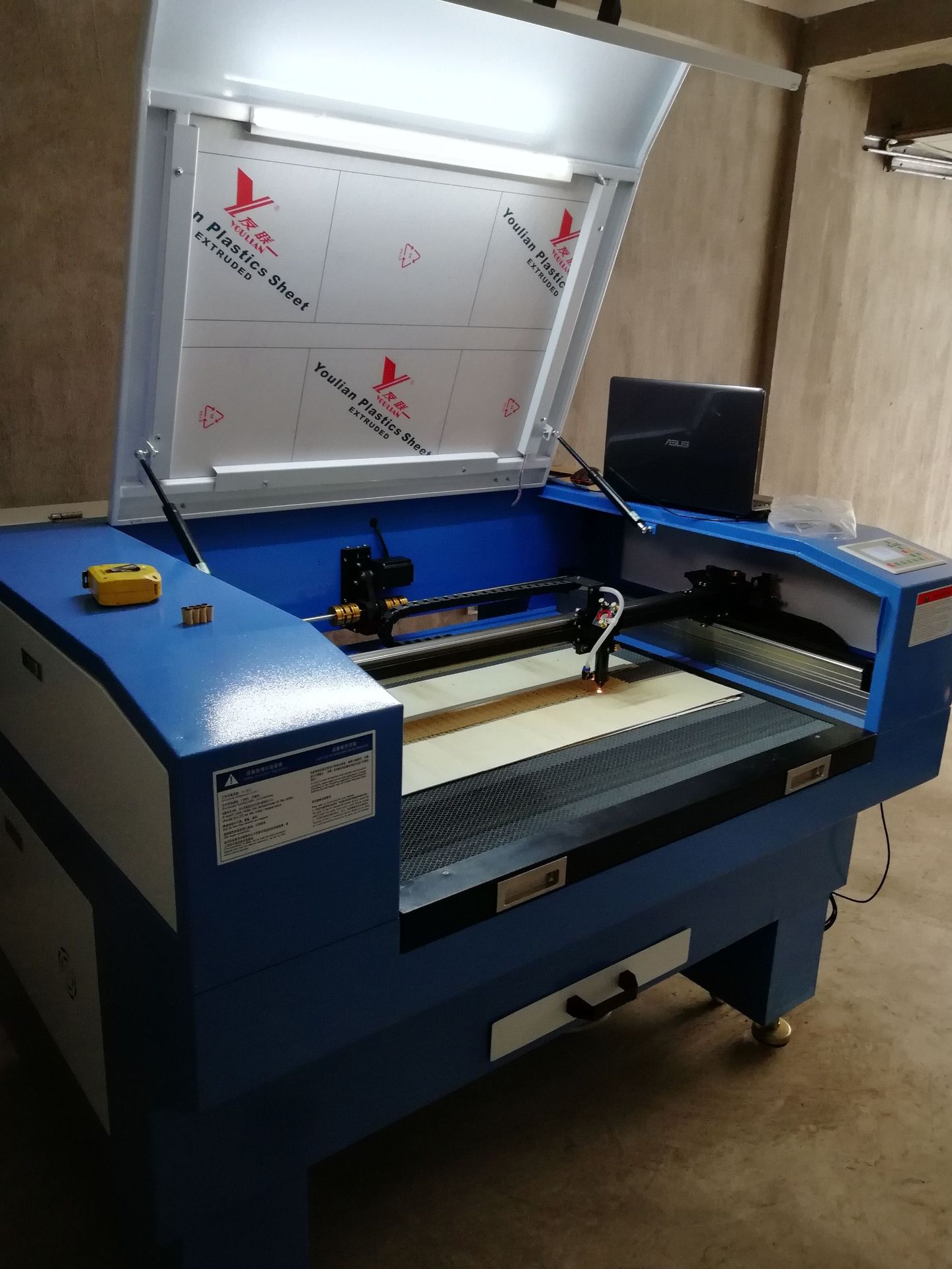 co2激光雕刻机,激光切割机