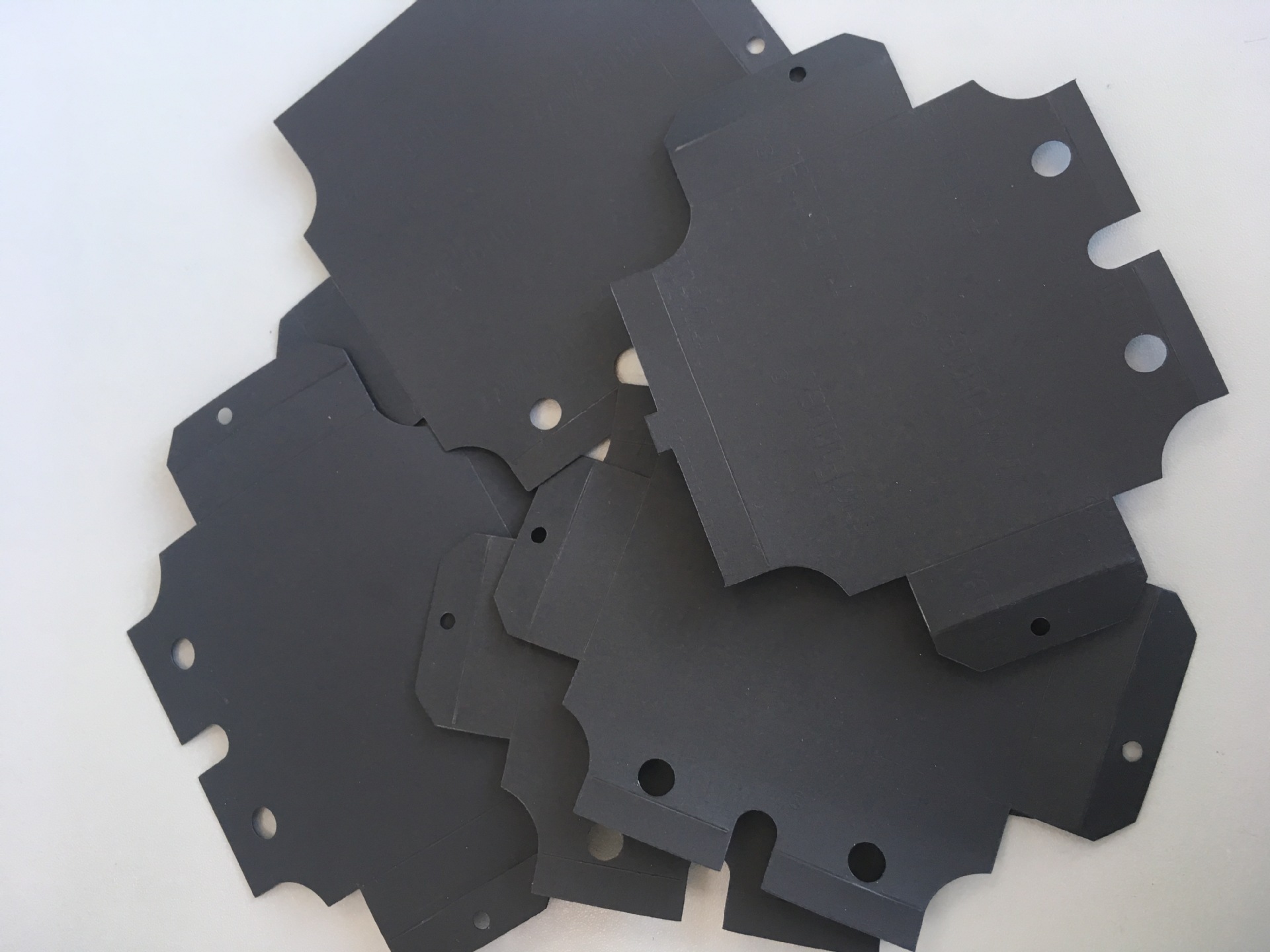 深圳模切加工耐高温阻燃防火黑色pet绝缘片定制任意形状交期准