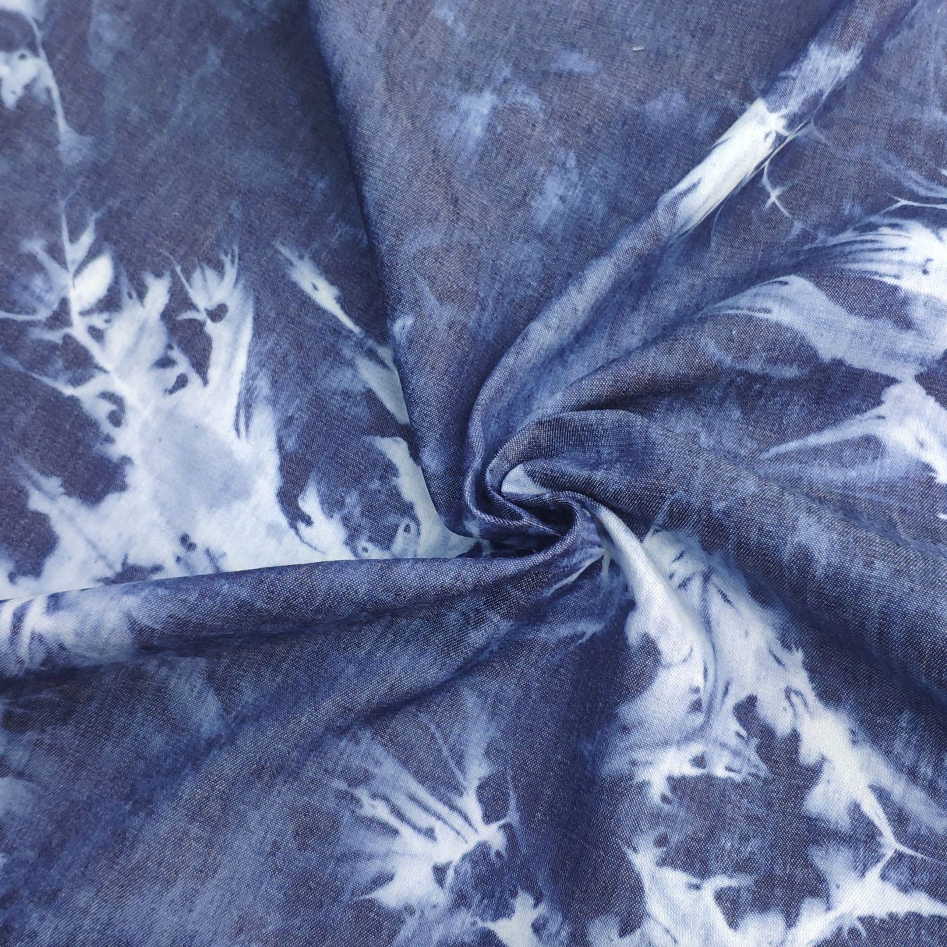 牛仔面料薄料涤棉牛仔洗水扎花45oz夏季衬衫裙子扎染牛仔布料