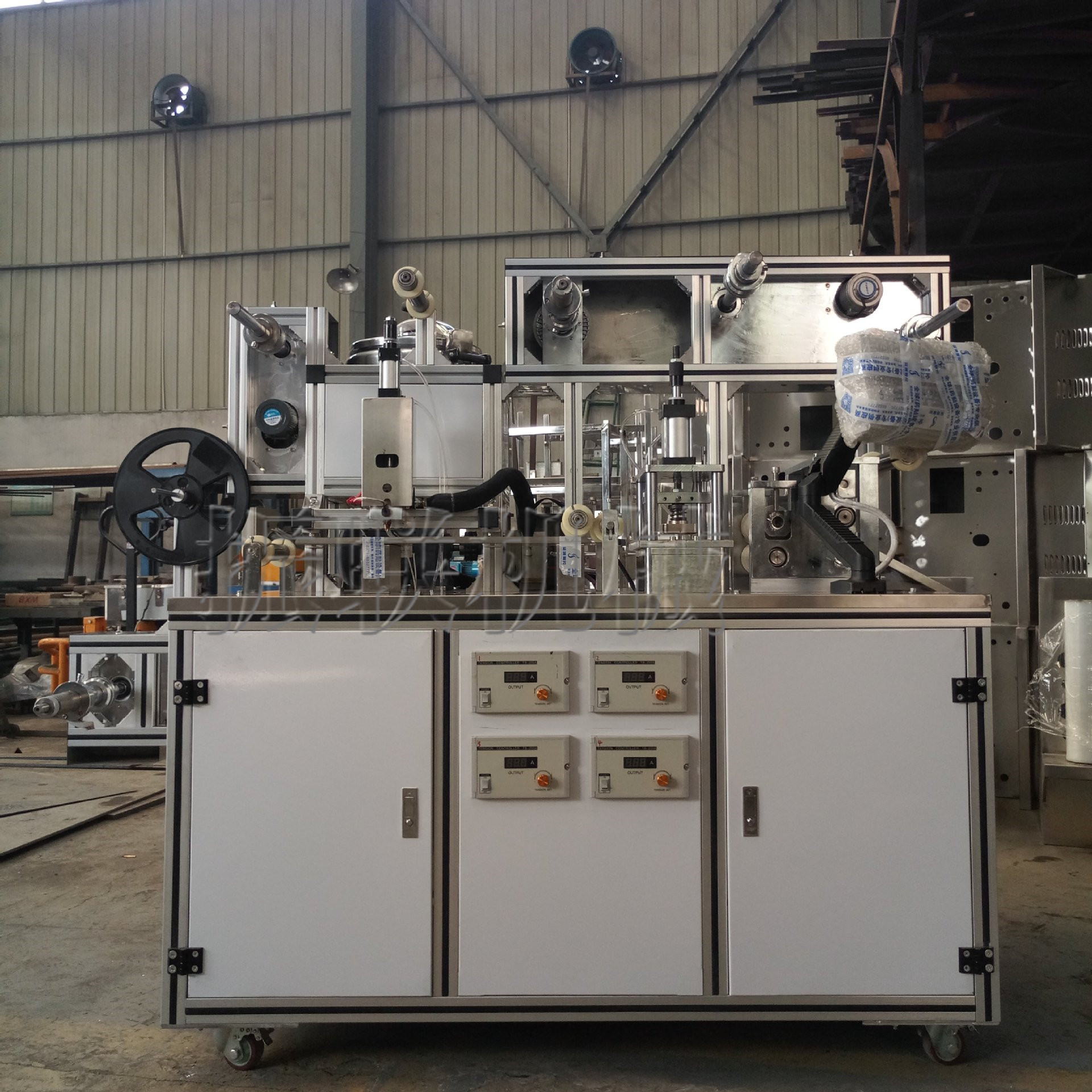 触屏自动化膏药机冲压热熔胶膏药生产线黑胶膏贴膏药滴注线