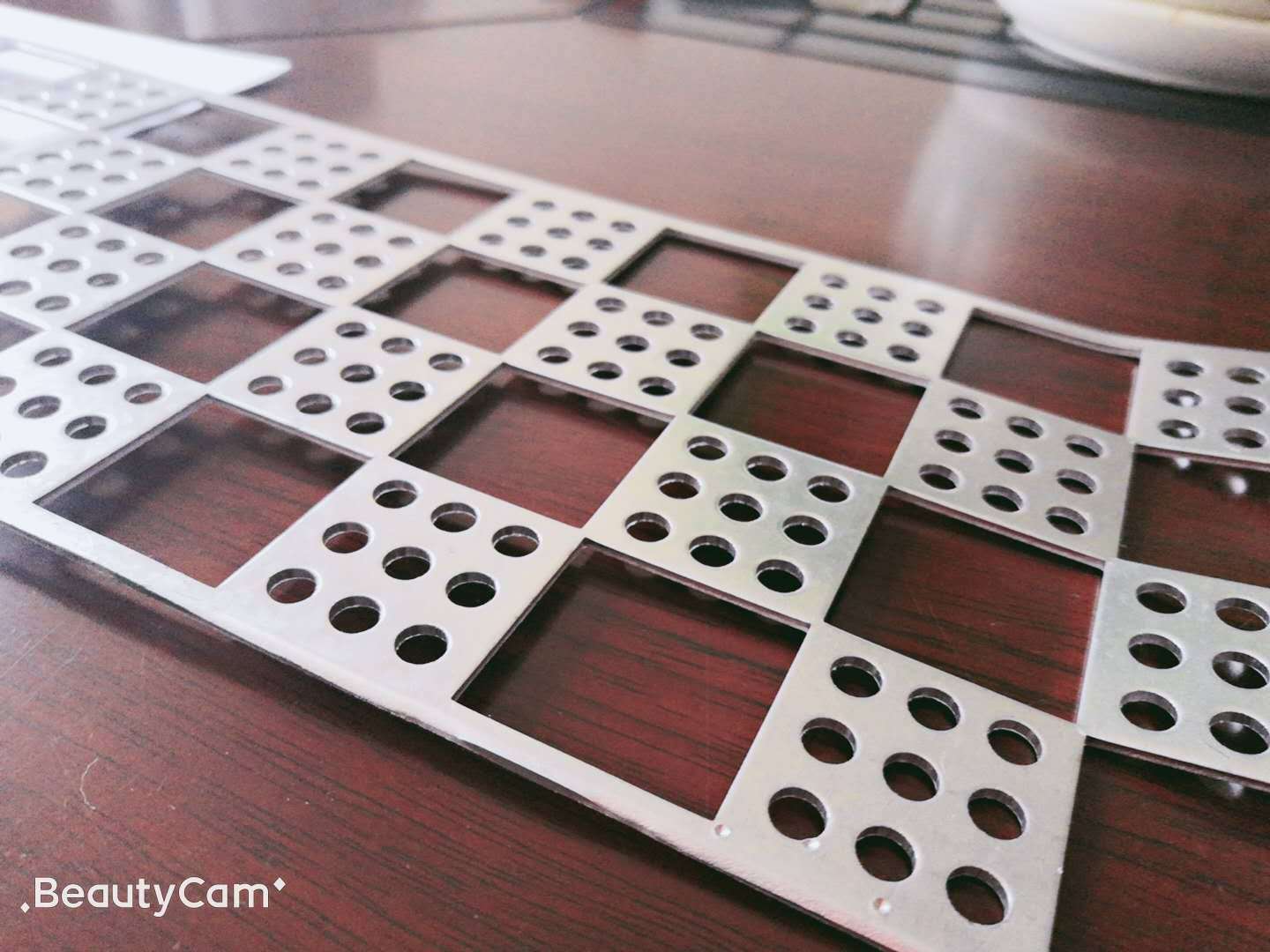 我们的优势网板尺寸测量图另有多孔模具及扬力压机配套模具数十套(不