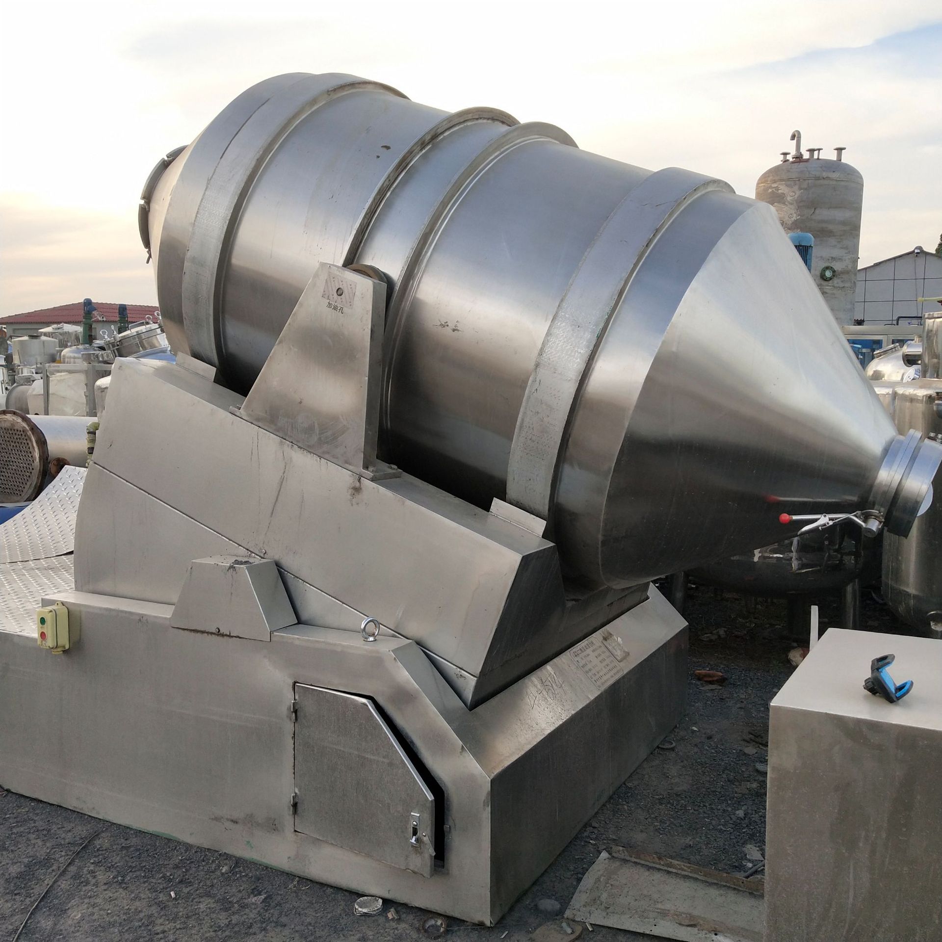 出售600升三维混合机 制药设备 二手不锈钢粉末粉剂颗粒混合机