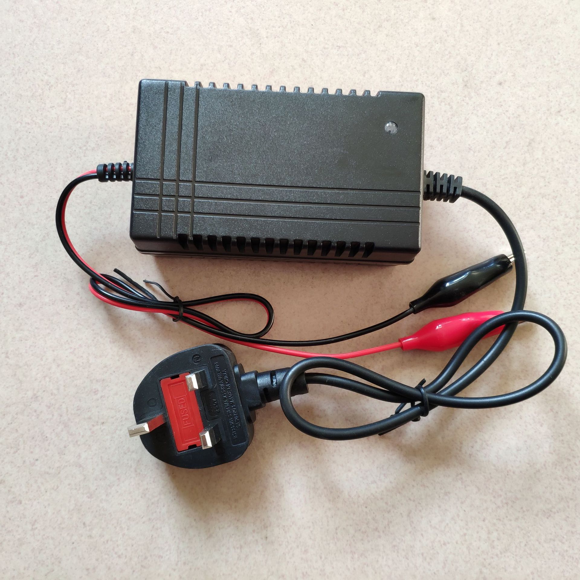 3a铅酸蓄电池充电器6v充电器