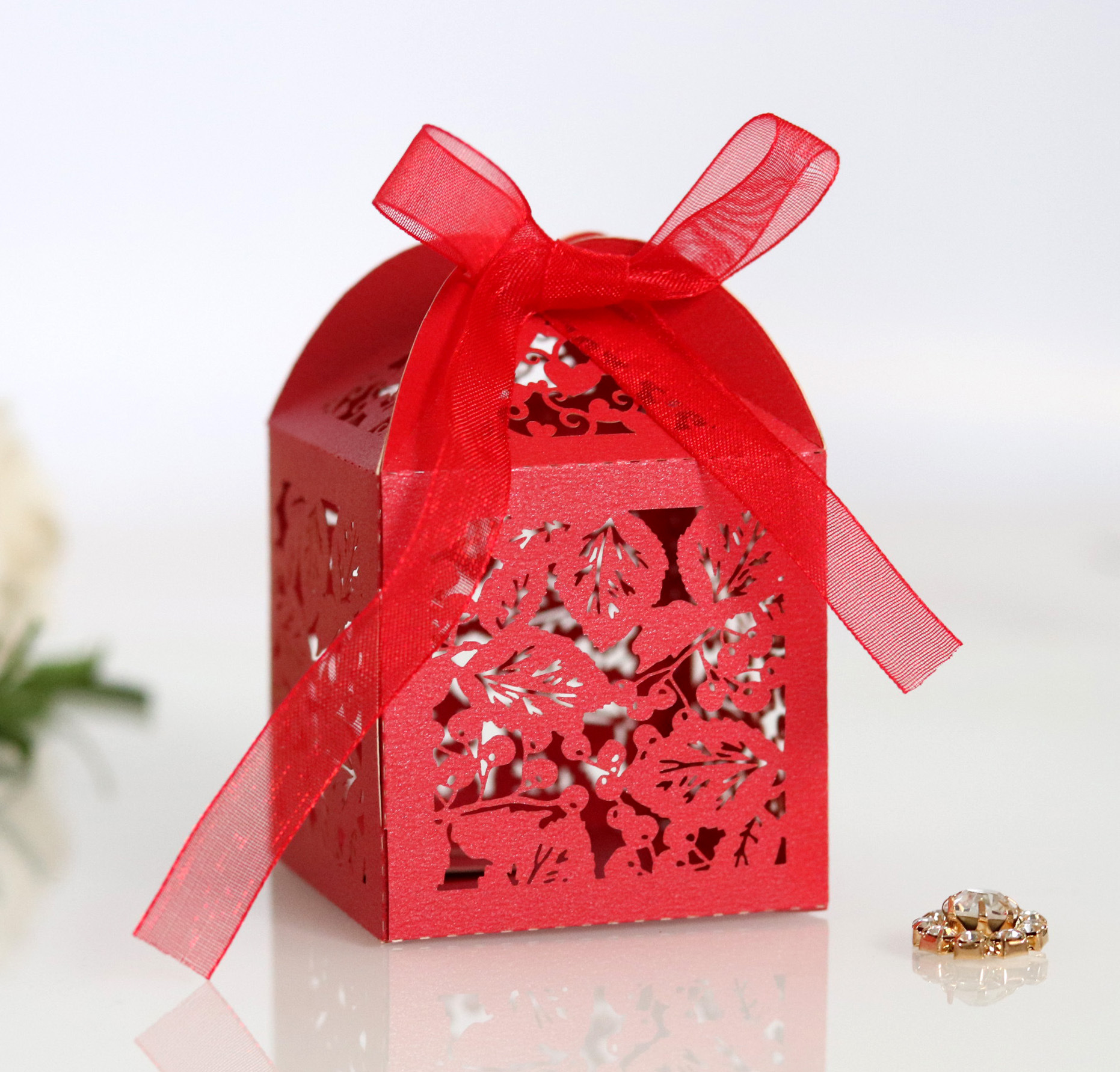 金色爱心树叶喜糖盒 镭射镂空 巧克力包装盒 奶白纸盒 深圳批发