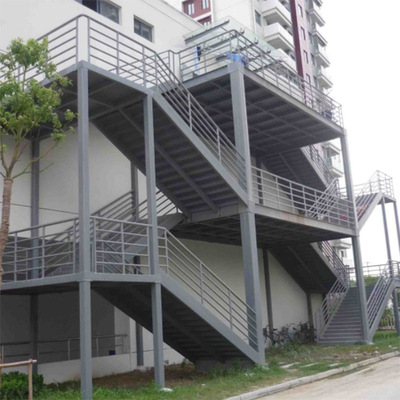 专业制作户外钢结构消防楼梯 室外工程可应急逃生专用一站式建设