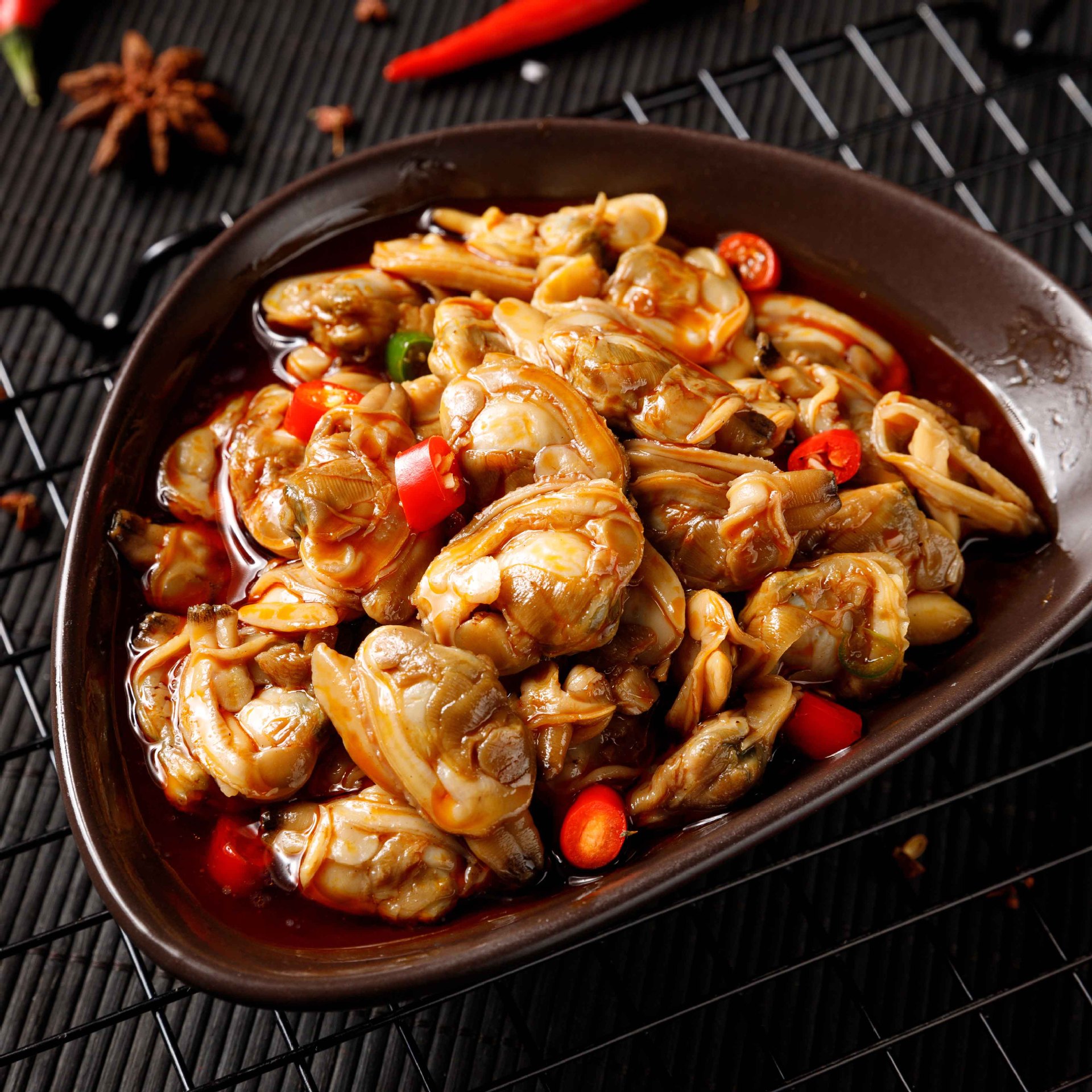 网红罐头麻辣蛤蜊肉花甲香辣即食罐装海鲜休闲零食厂家一件代发