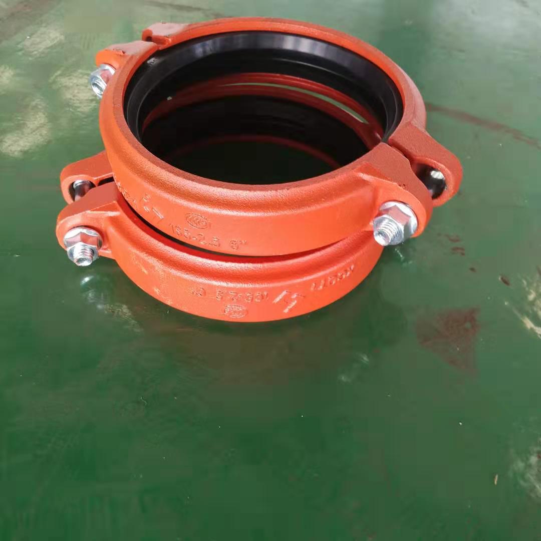 热镀锌沟槽管件 消防管道卡箍连接件 铸钢衬塑钢卡管夹