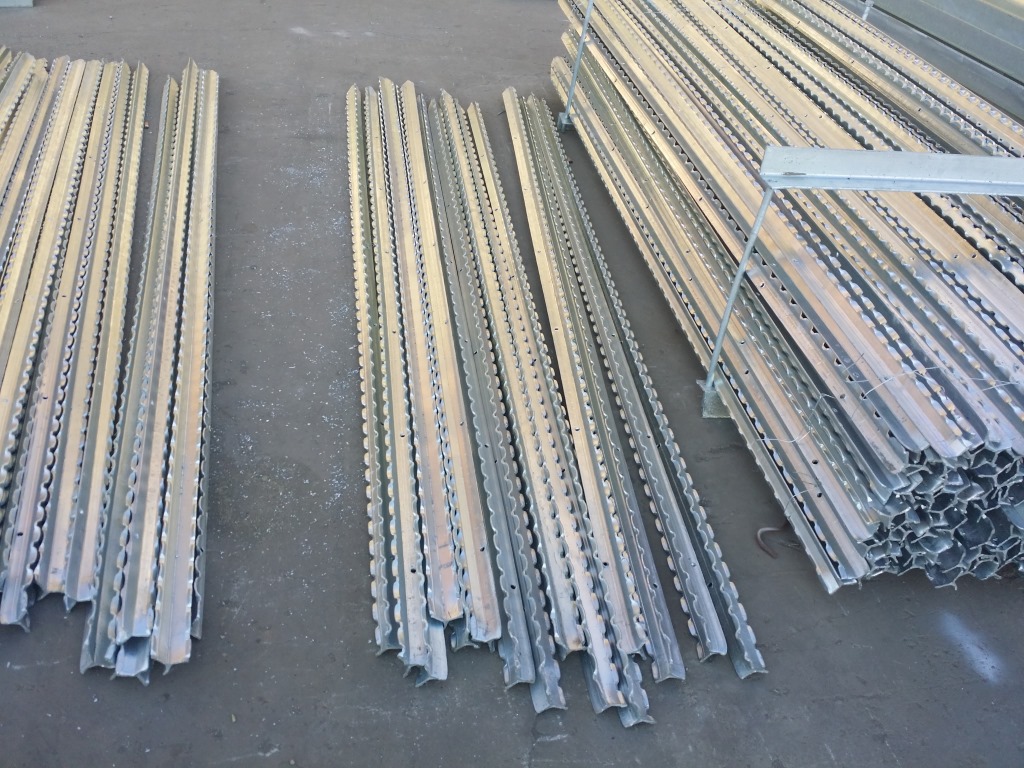 本公司是专业生产异型钢的企业,可以按照客户要求订制各种y型钢,花边