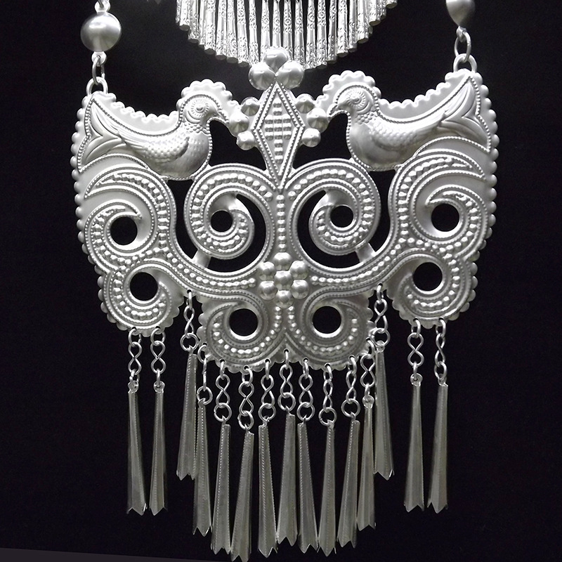 兰蝶彝族风项饰 彝民族仿银胸牌 节日旅游庆典摄影表演服装配饰
