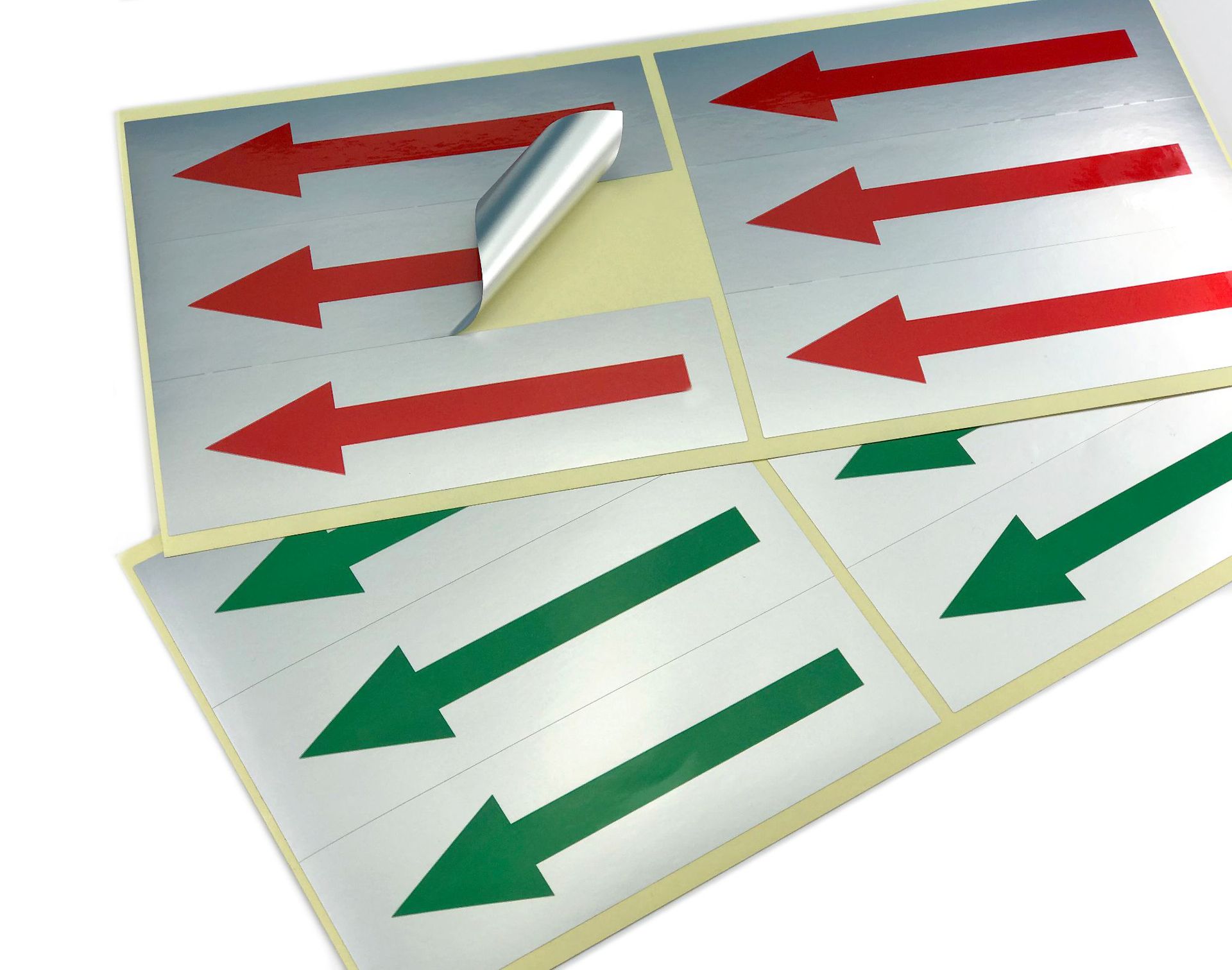 工厂现货红绿方向指示贴 亚银标签 箭头标签 水流标防水不干胶