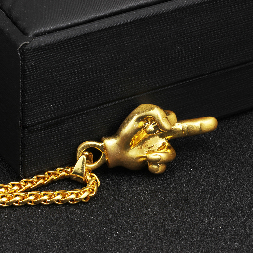 欧美新款热卖仿金保色竖中指手势项链创意嘻哈男士吊坠饰品批发