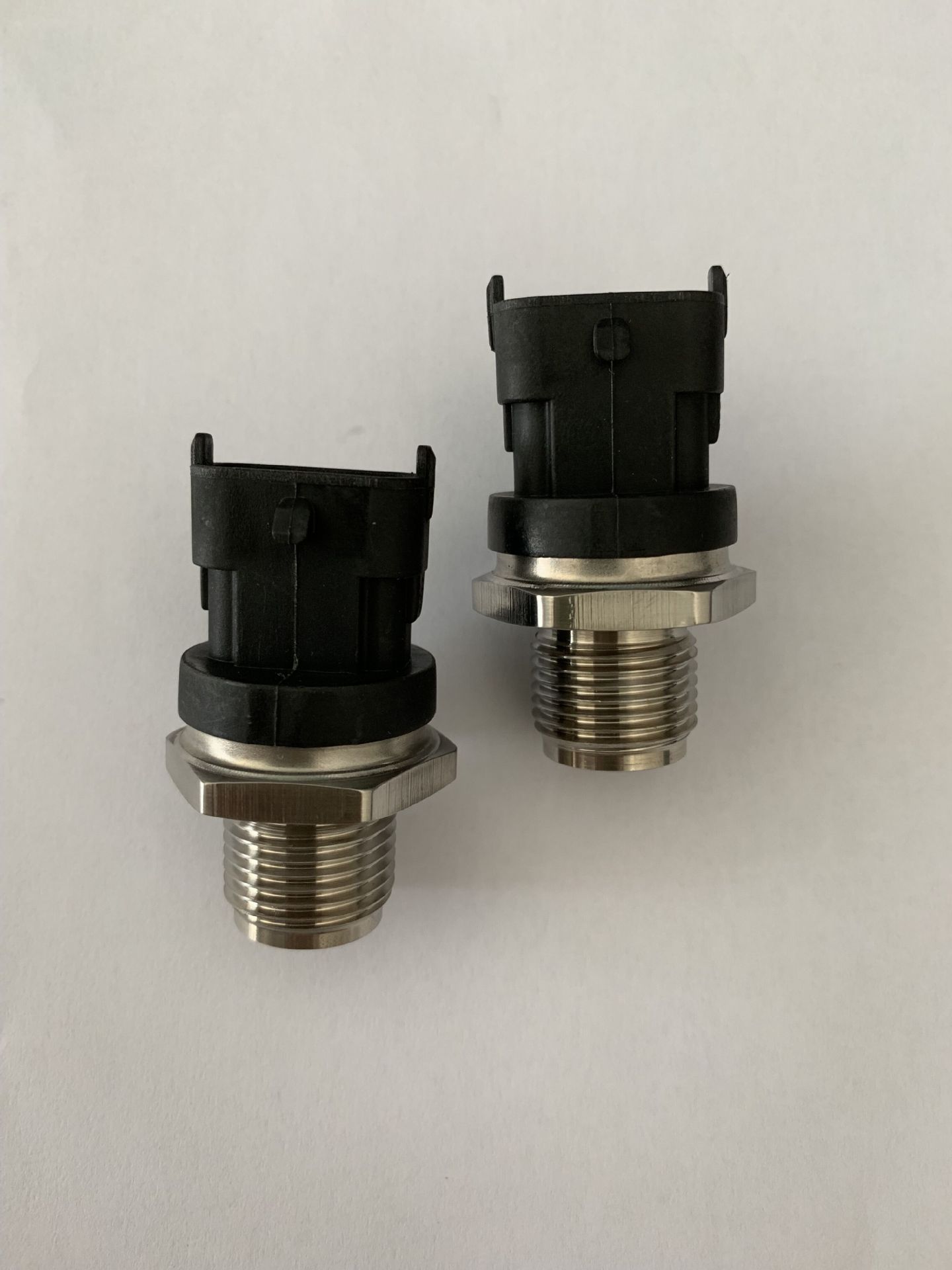 厂家直销 燃油供轨压力传感器 0281002921 汽车配件